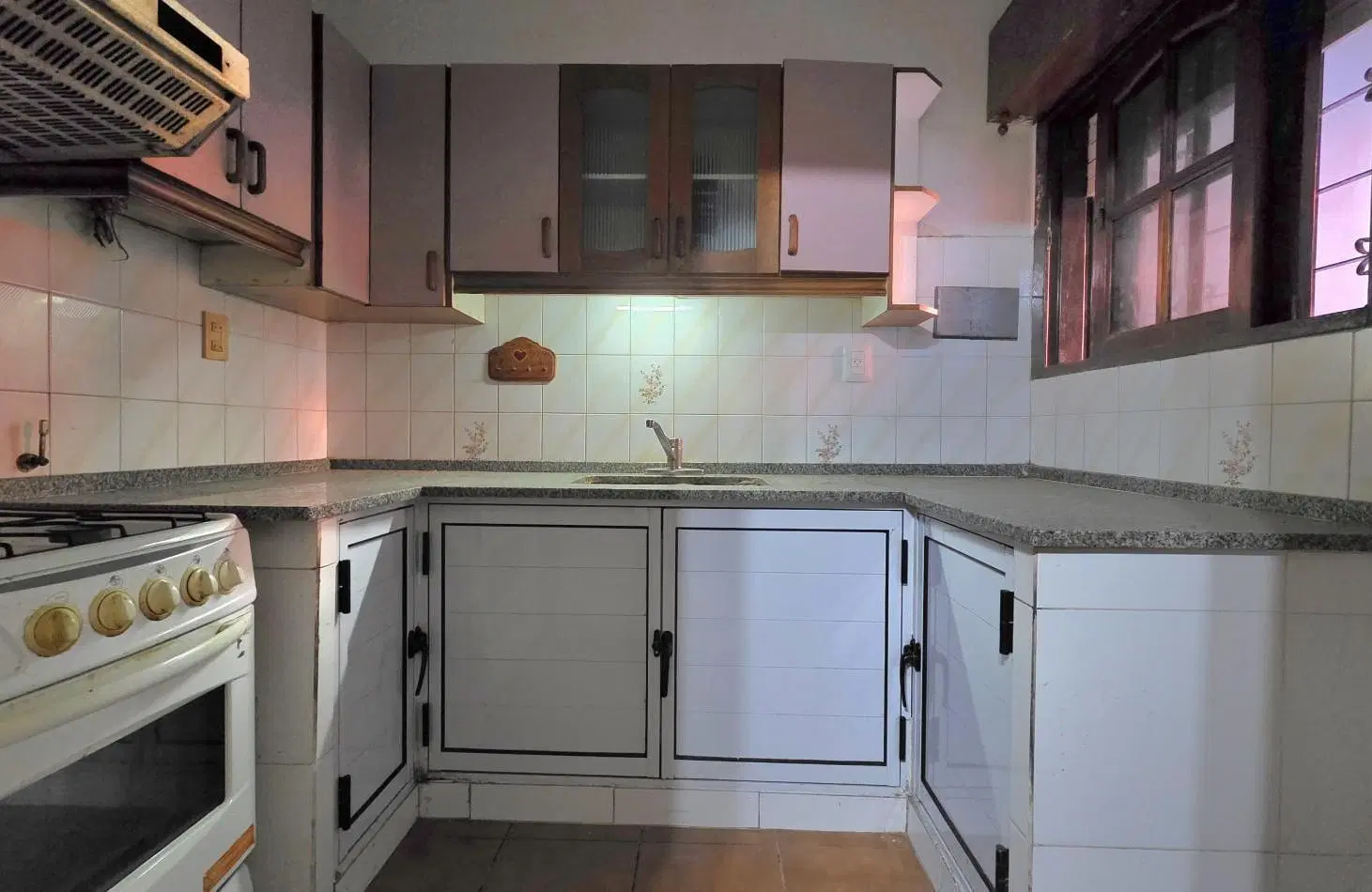 OPORTUNIDAD EN TEMPERLEY - CASA CON TERRAZA Y GRAN POTENCIAL, APTA CREDITO 3