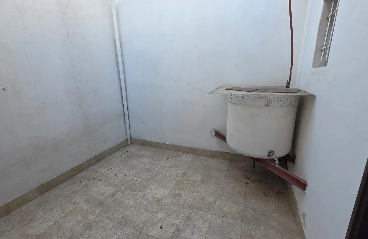 OPORTUNIDAD EN TEMPERLEY - CASA CON TERRAZA Y GRAN POTENCIAL, APTA CREDITO 4