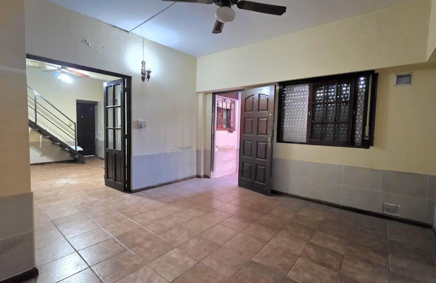 OPORTUNIDAD EN TEMPERLEY - CASA CON TERRAZA Y GRAN POTENCIAL, APTA CREDITO 2