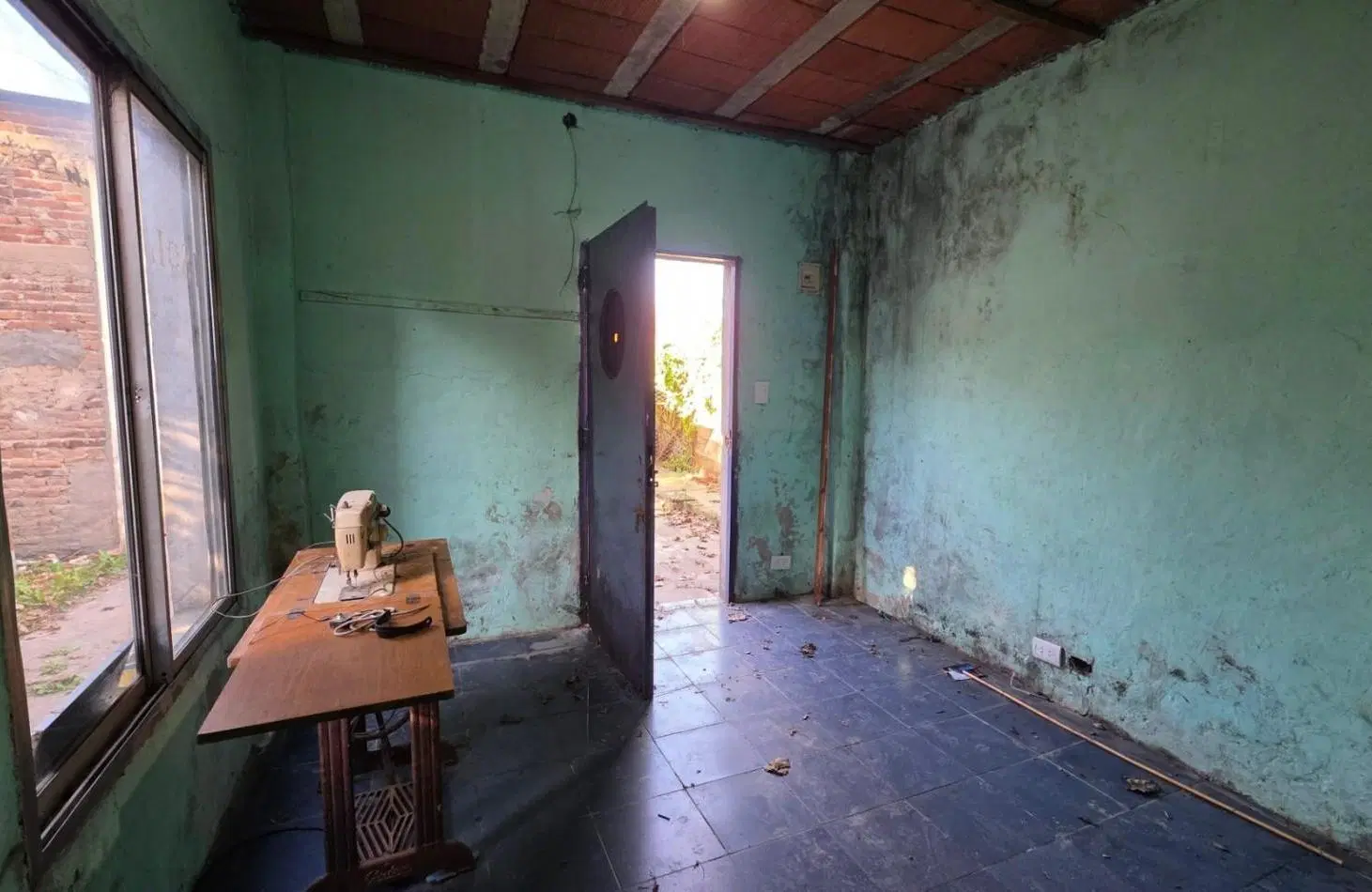 Casa a Restaurar sobre Lote de 375 m² en Glew | Amplio Fondo y Gran Potencial de Desarrollo 2