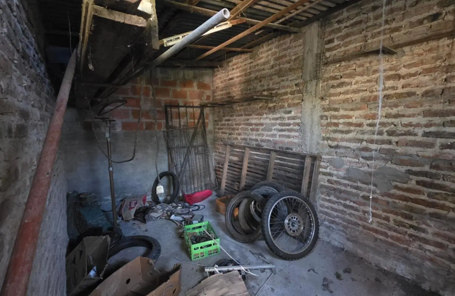 Casa a Restaurar sobre Lote de 375 m² en Glew | Amplio Fondo y Gran Potencial de Desarrollo 4