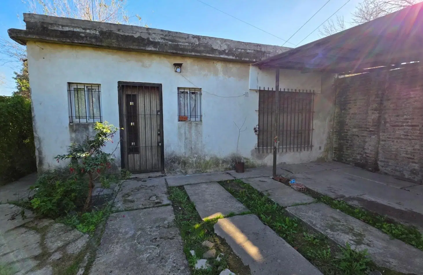 Casa a Restaurar sobre Lote de 375 m² en Glew | Amplio Fondo y Gran Potencial de Desarrollo 3