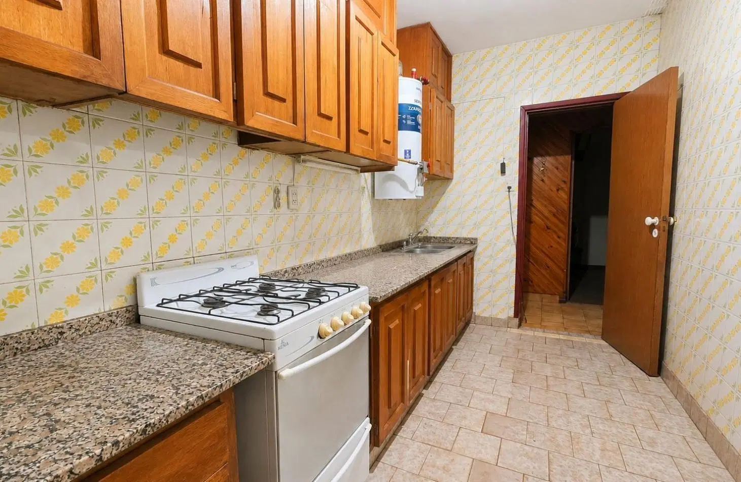CASA DE 3 DORMITORIOS CON GARAGE, QUINCHO, PARQUE Y PILETA (APTA CREDITO) 5