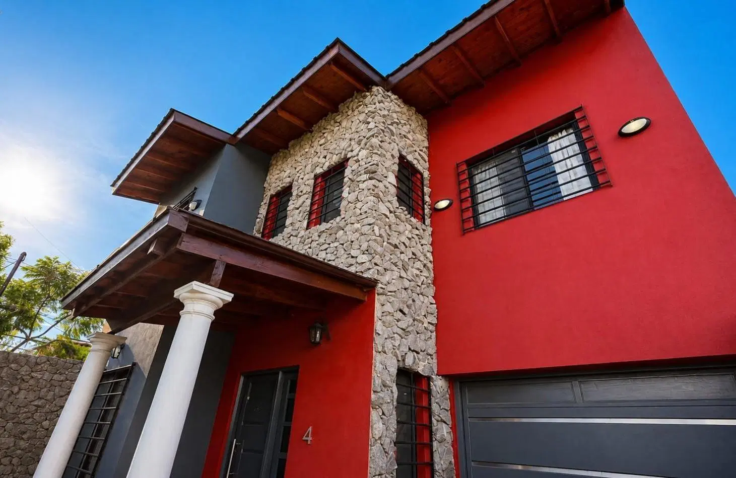 CASA 4 AMBIENTES CON COCHERA DOBLE, PILETA Y ALTILLOS EN VENTA - LONGCHAMPS 4