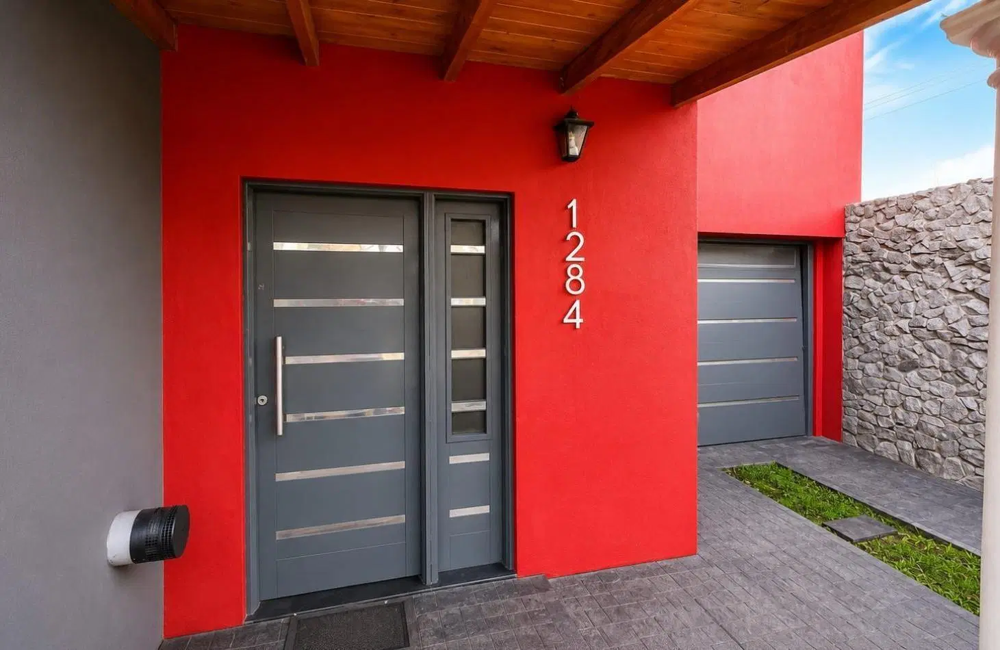CASA 4 AMBIENTES CON COCHERA DOBLE, PILETA Y ALTILLOS EN VENTA - LONGCHAMPS 3