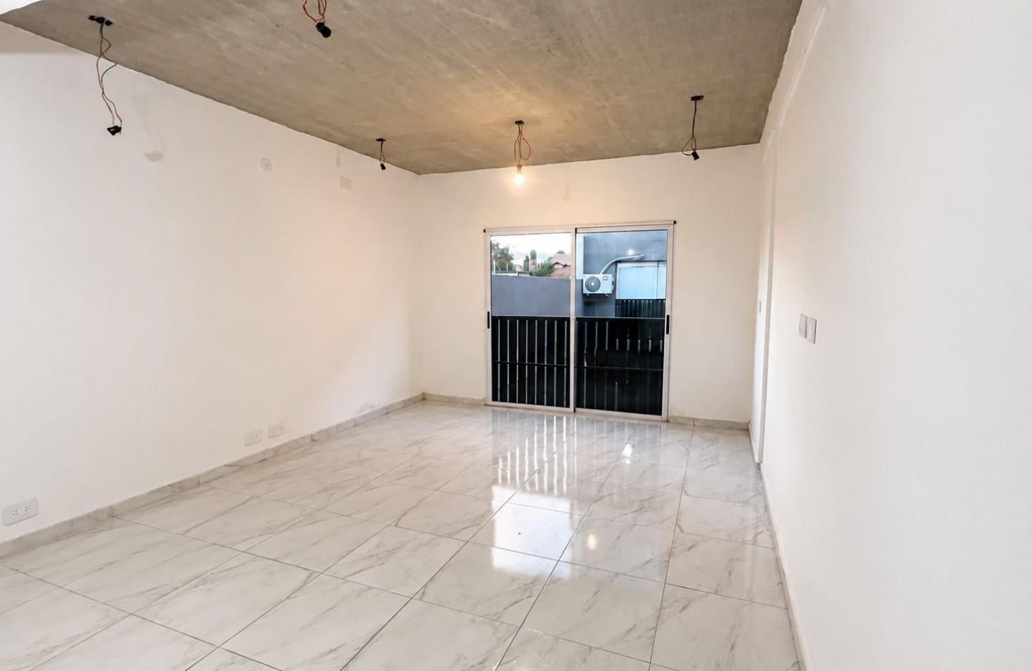 Foto de MONOAMBIENTE CON COCHERA Y BALCON - LOMAS DE ZAMORA, imagen 2