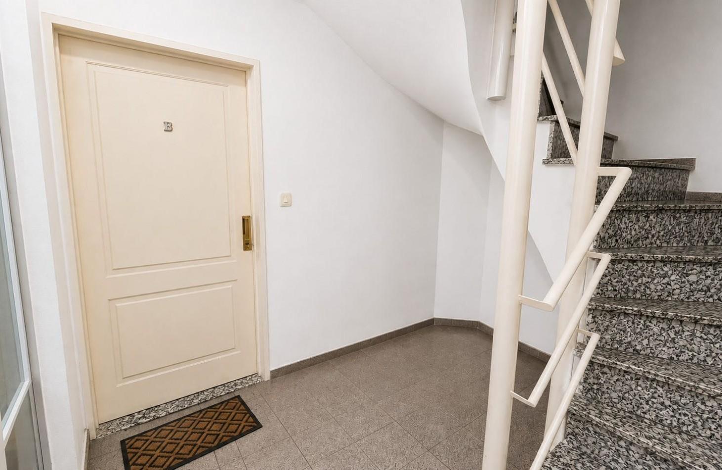 Foto de Departamento 2 ambientes con patio, cochera y baulera - Lomas de Zamora, imagen 1