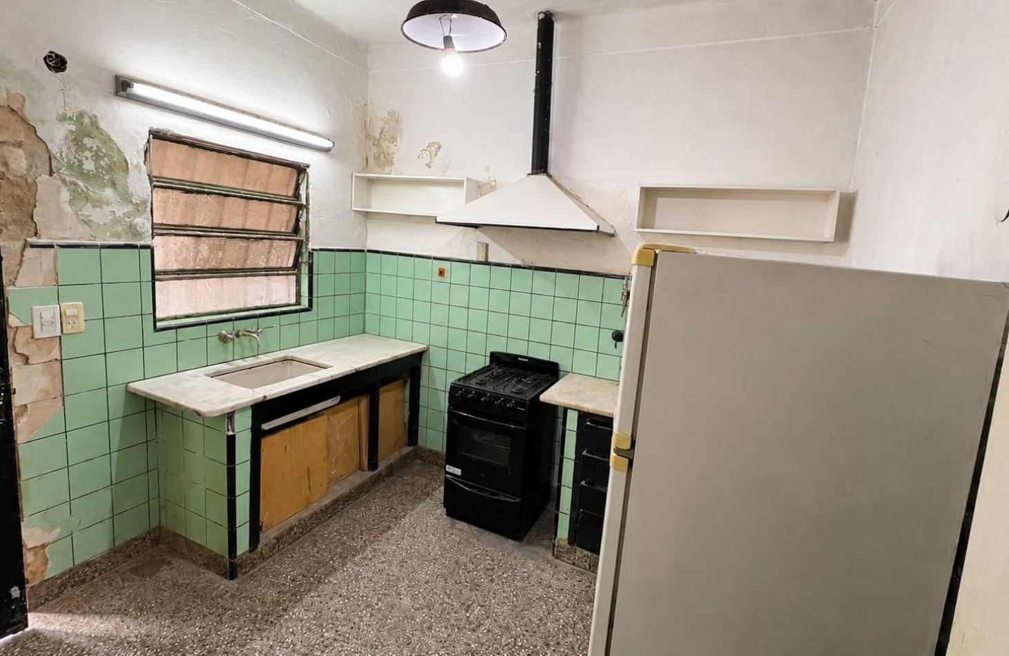 Foto de Casa a Refaccionar con Parque | Lote 300 m² | Lomas de Zamora, imagen 2