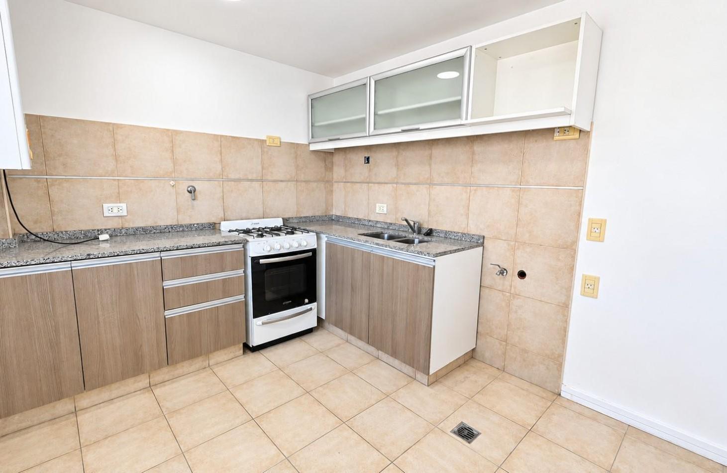 Foto de 2 Ambientes con Cochera, Piso Alto y Vista Abierta - A Pasos de Las, imagen 2