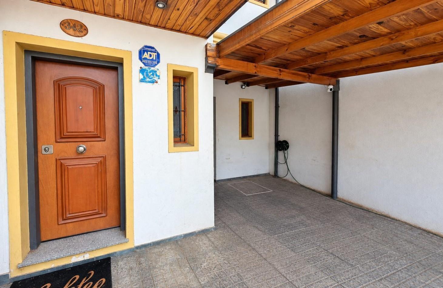 Foto de CASA + DEPARTAMENTO EN PLANTA ALTA | AMPLIO PARQUE, QUINCHO/TALLER Y, imagen 1