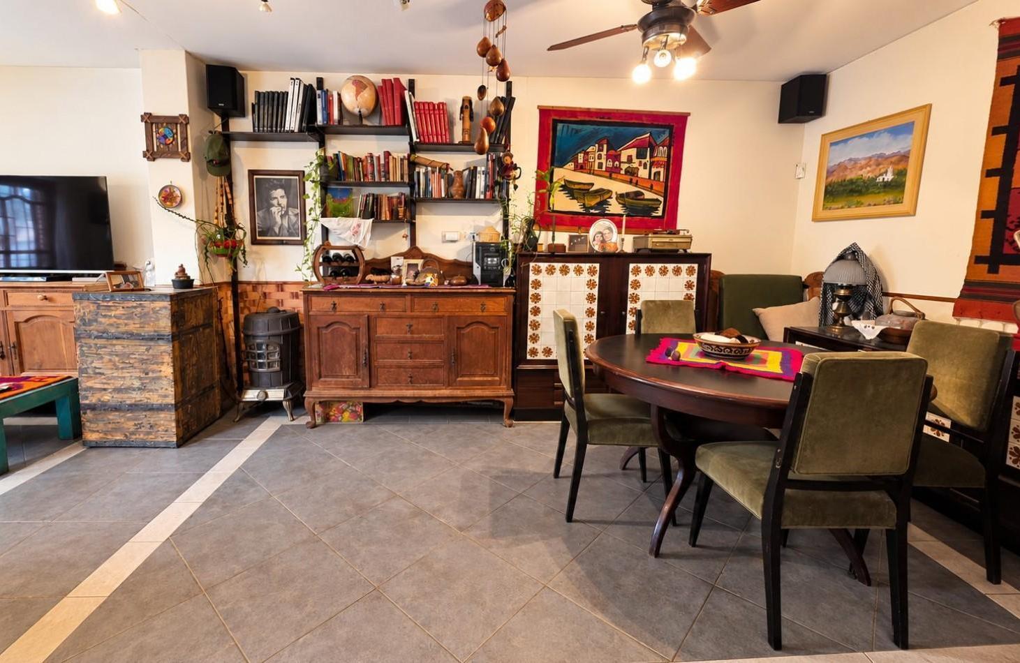 Foto de CASA + DEPARTAMENTO EN PLANTA ALTA | AMPLIO PARQUE, QUINCHO/TALLER Y, imagen 4