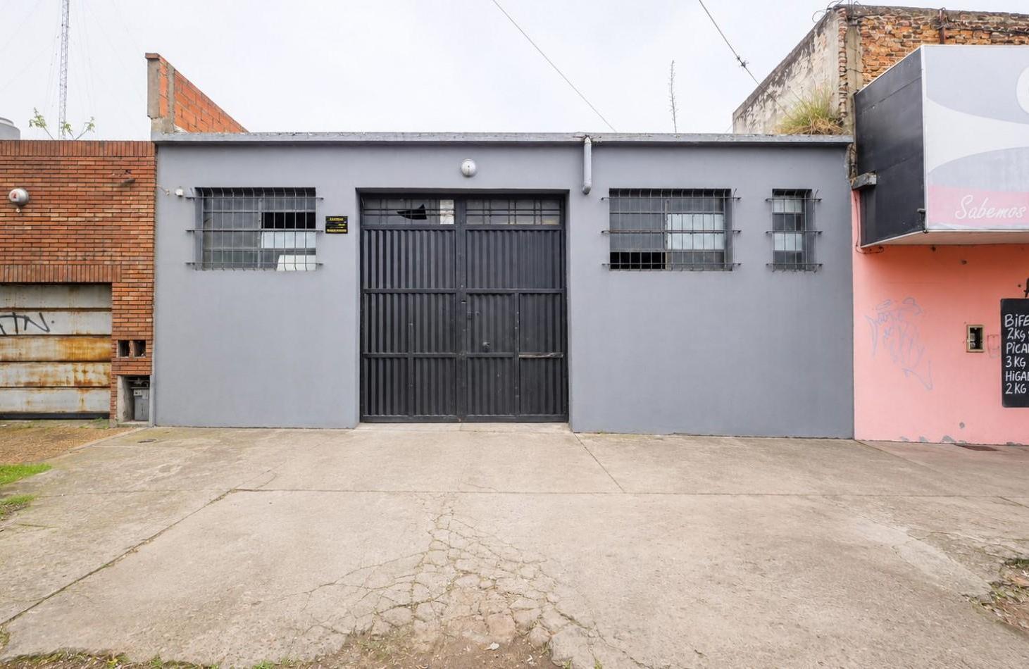 Foto de GALPON / DEPOSITO DE 450 M² - DOBLE ACCESO - AV. EVA PERON - TEMPERLEY, imagen 2
