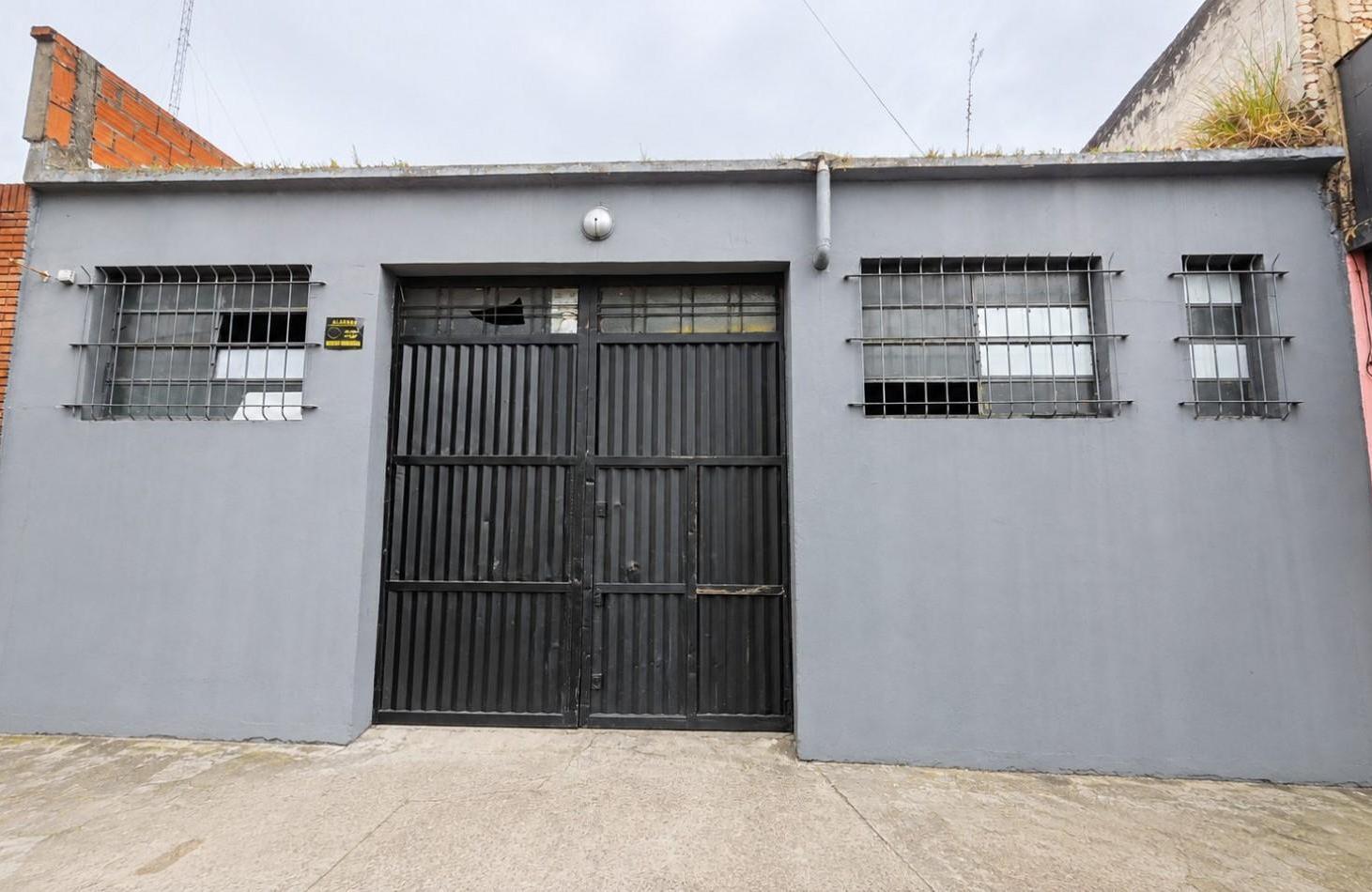 Foto de GALPON / DEPOSITO DE 450 M² - DOBLE ACCESO - AV. EVA PERON - TEMPERLEY, imagen 3