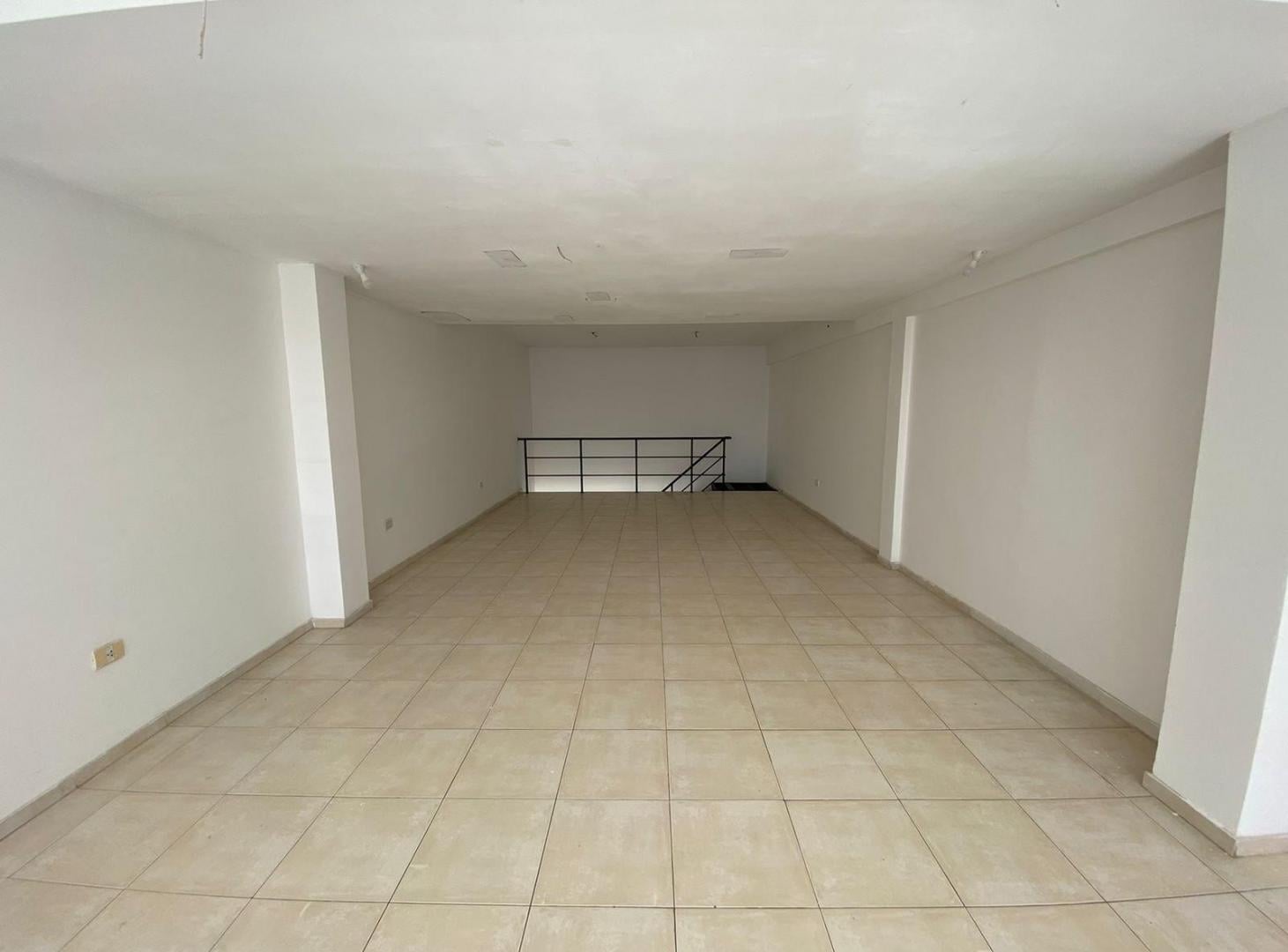Foto de ALQUILER LOCAL COMERCIAL 100 M2 EN 2 PLANTAS - AV. RECTA MARTINOLLI AL, imagen 5