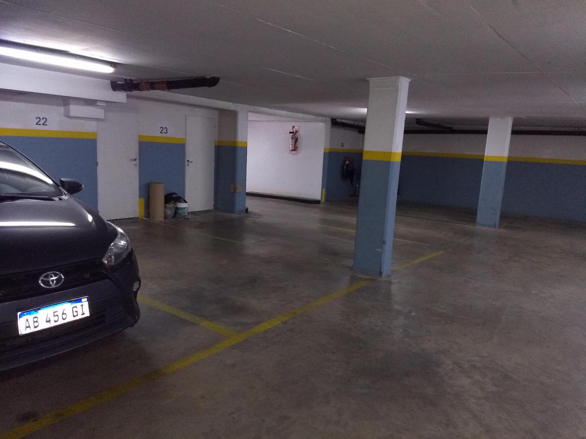 Excepcional 2 Ambientes con Cochera en Edificio "Premium" 2