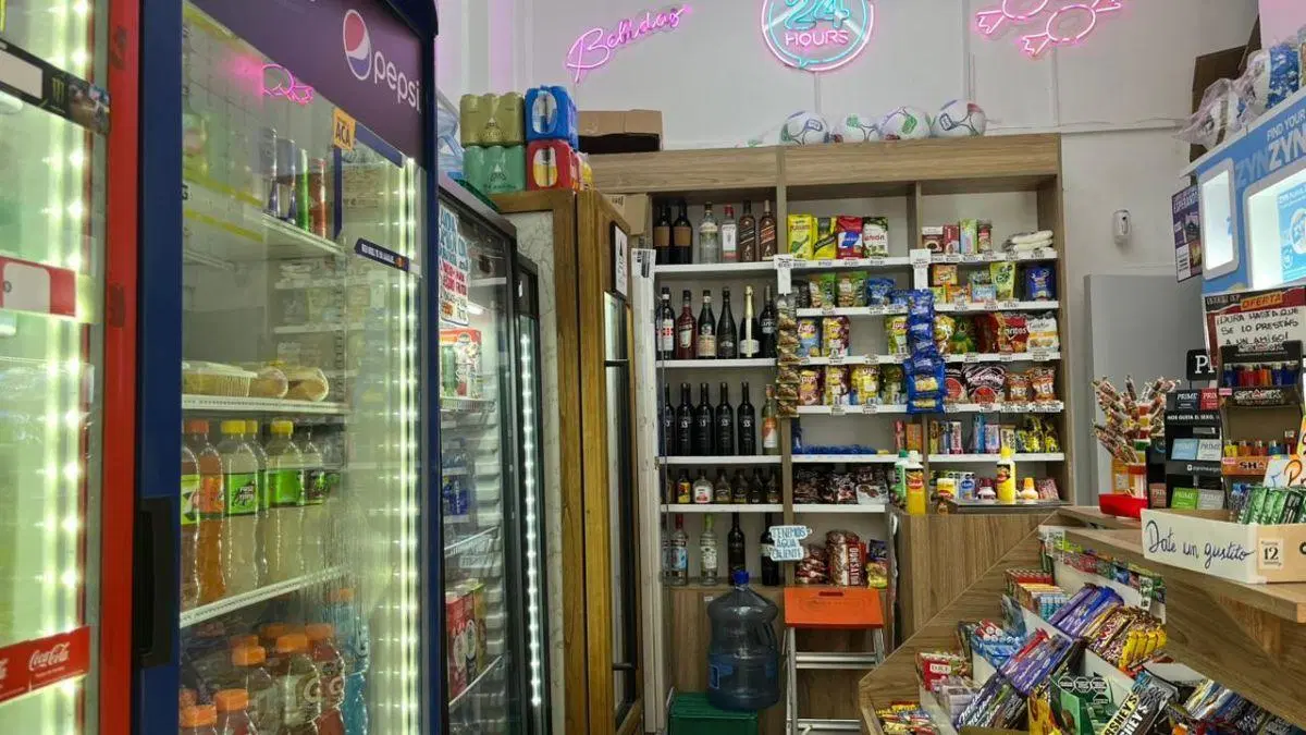LOCAL A MTS DE AV. SANTA FE 4