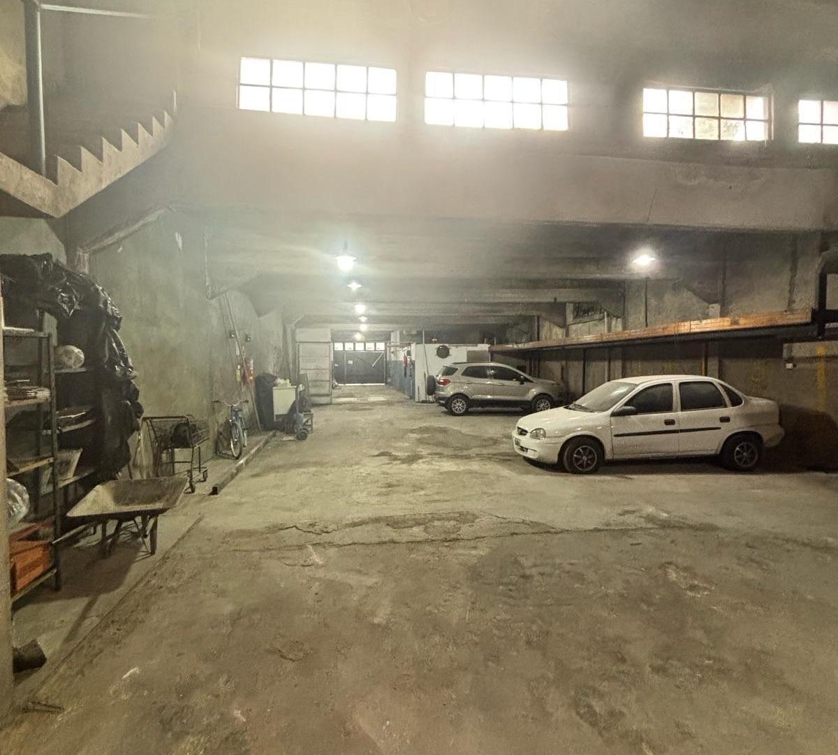 Foto de Galpón con vivienda en alquiler - Lomas de Zamora Oeste, imagen 1