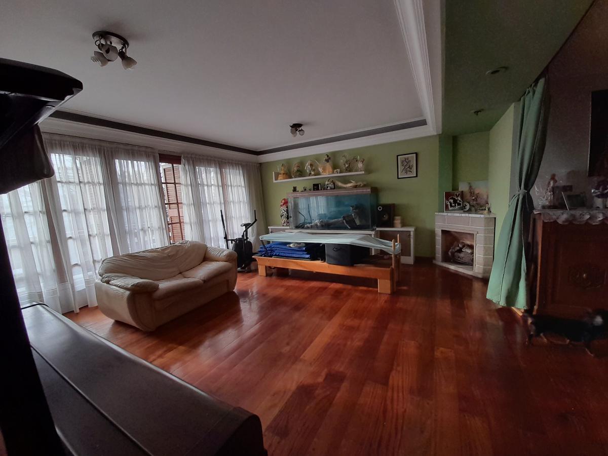 Jose P Varela 5700 - Galpon c/ vivienda 4 Ambientes - Villa Real