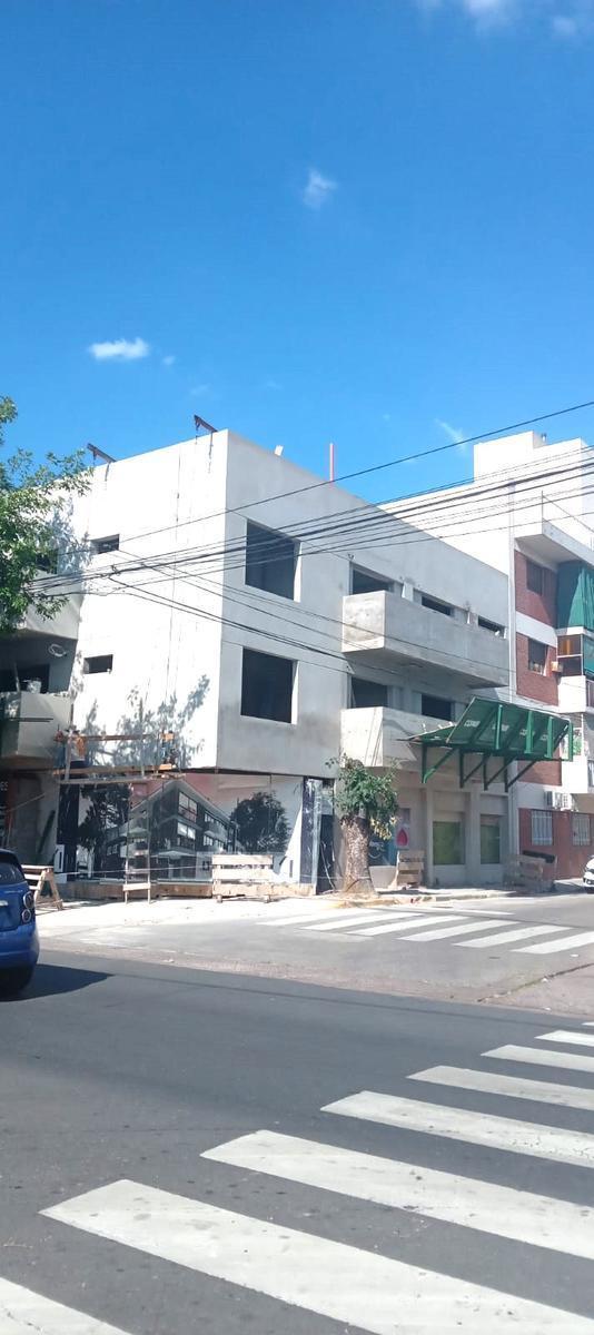 Departamento en Monte Castro 4