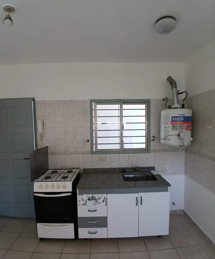 Departamento en Monte Castro 5