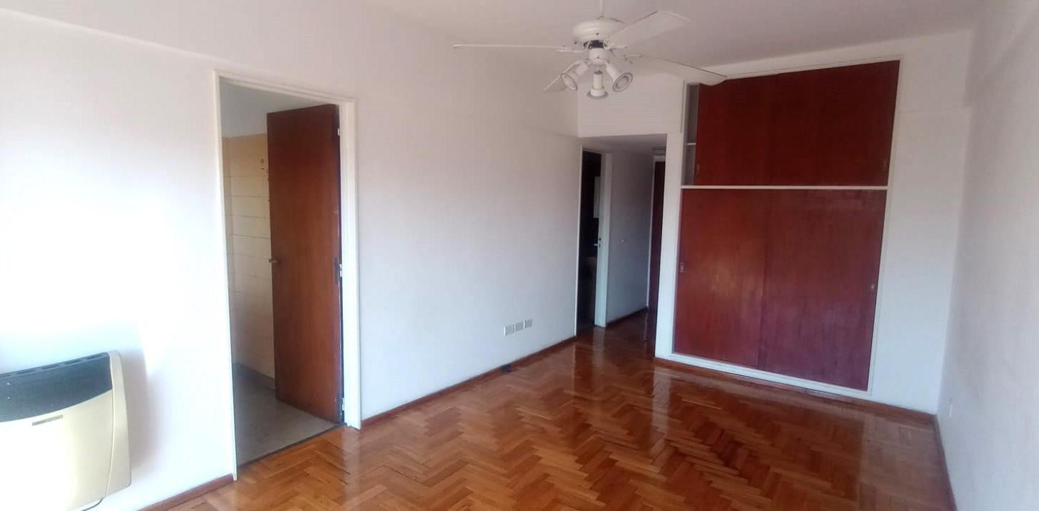 Foto de Departamento en alquiler de 1 amb, al frente c/ balcon - Monte Castro, imagen 1