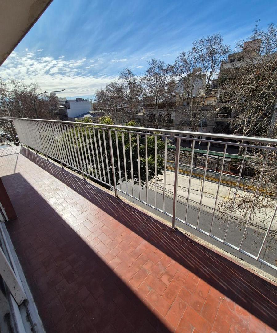 Foto de Alquiler departamento 3 amb - C/ Dependencia al frente c/ Cochera - c/, imagen 3