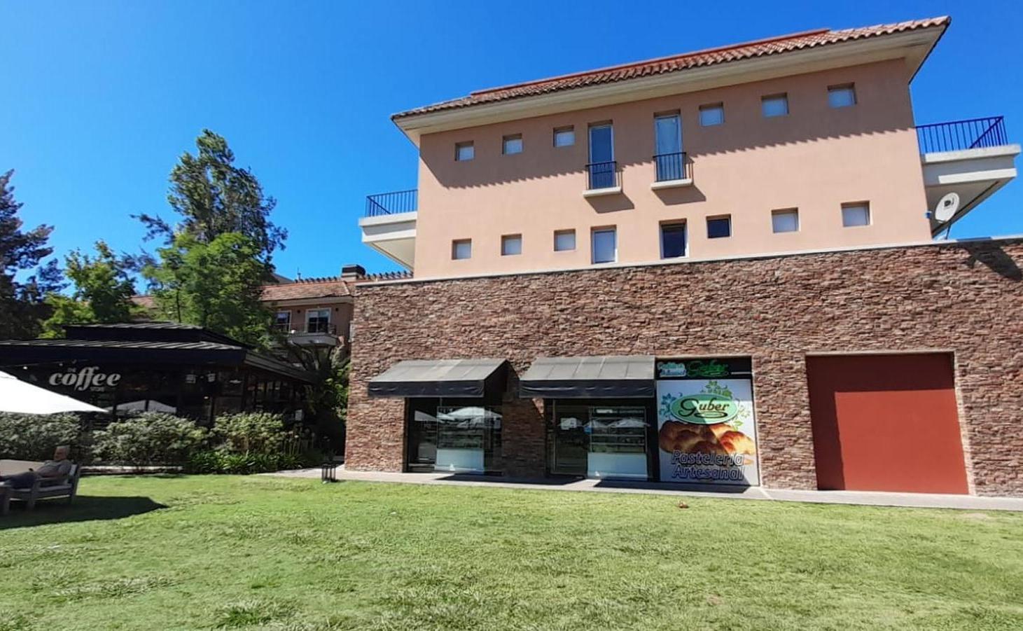 Inmejorable Ubicación Local en Pueblo Caamaño
