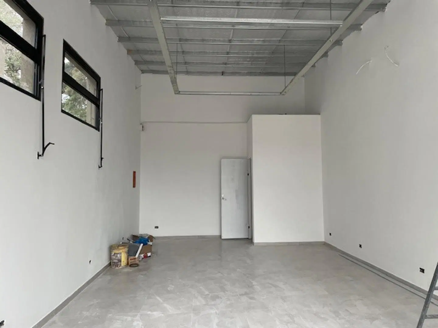 Alquiler anual de Local interno sobre Av Caamaño 3