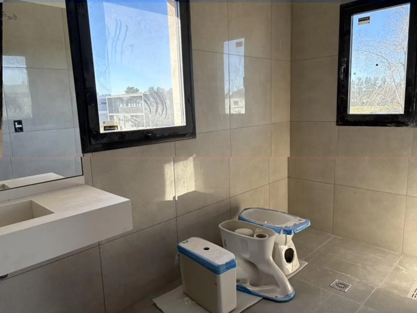 Excelente Casa a la venta en Barrio Chateau Pilar 4