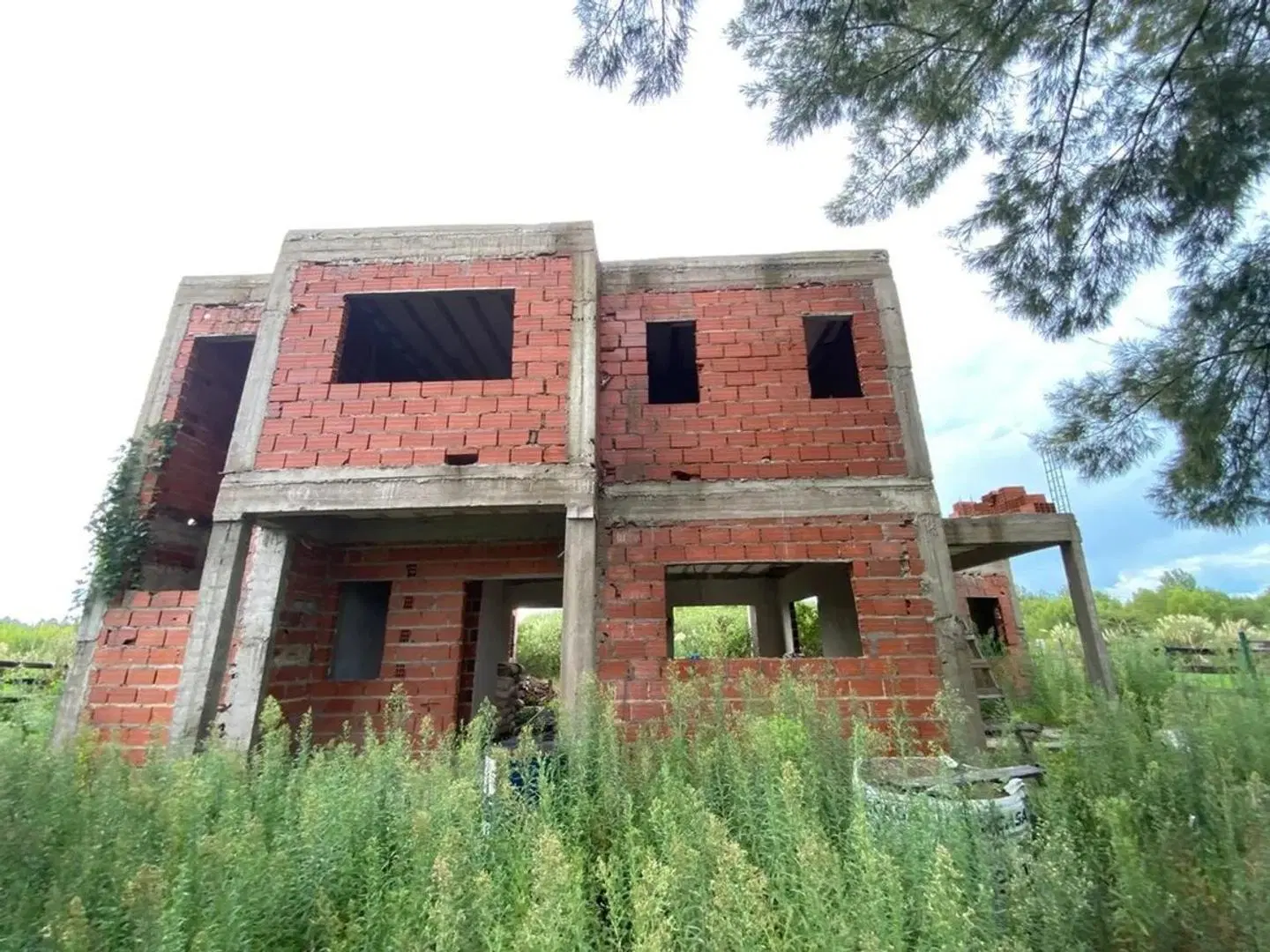 OPORTUNIDAD!!! Terreno + casa 5 amb. c/piscina a terminar 8