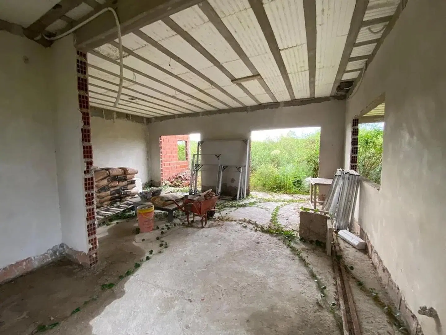 OPORTUNIDAD!!! Terreno + casa 5 amb. c/piscina a terminar 2