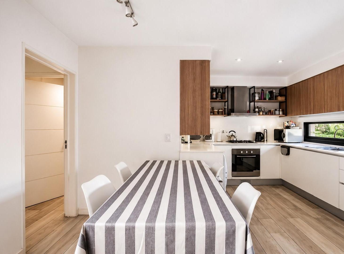 Foto de Dpto. 4 ambientes en venta con cochera y terraza en Saavedra, imagen 2