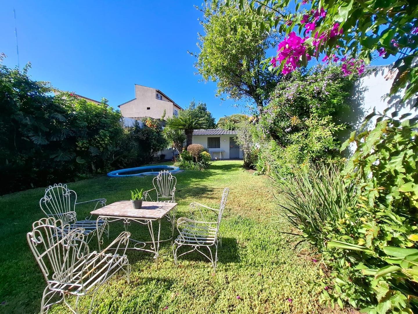 Foto de Casa con jardín y cochera ideal dos familias, imagen 2
