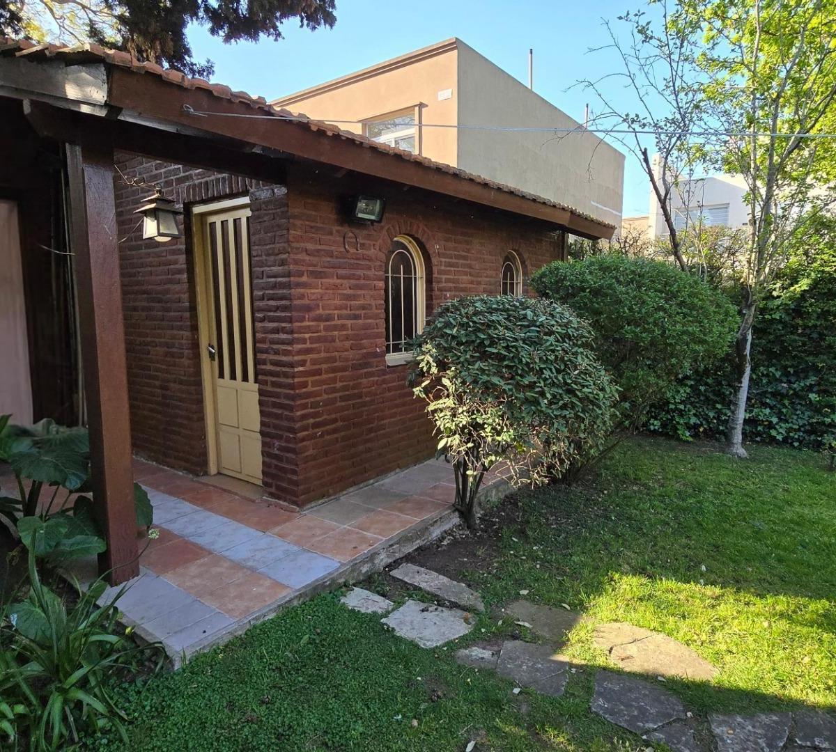 Casa tres dormitorios parque venta Ituzaingó Norte