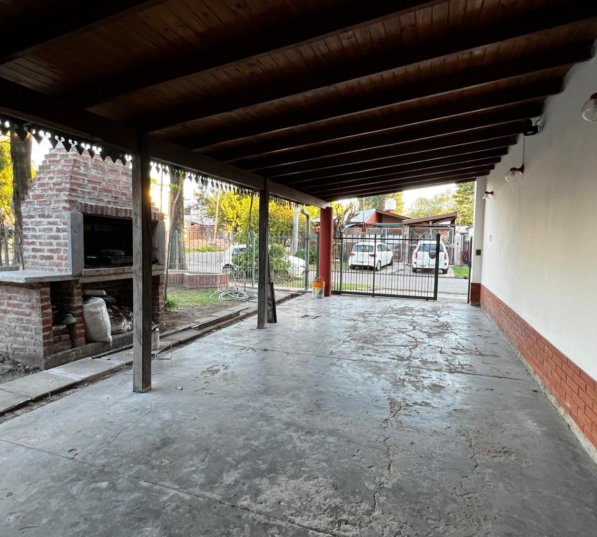 Casa tres dormitorios venta Hurlingham