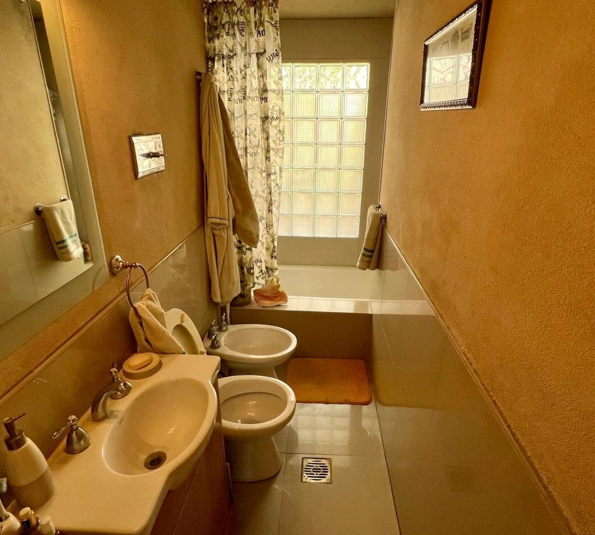 Casa de 3 Ambientes con Local Venta Ituzaingo Norte 4