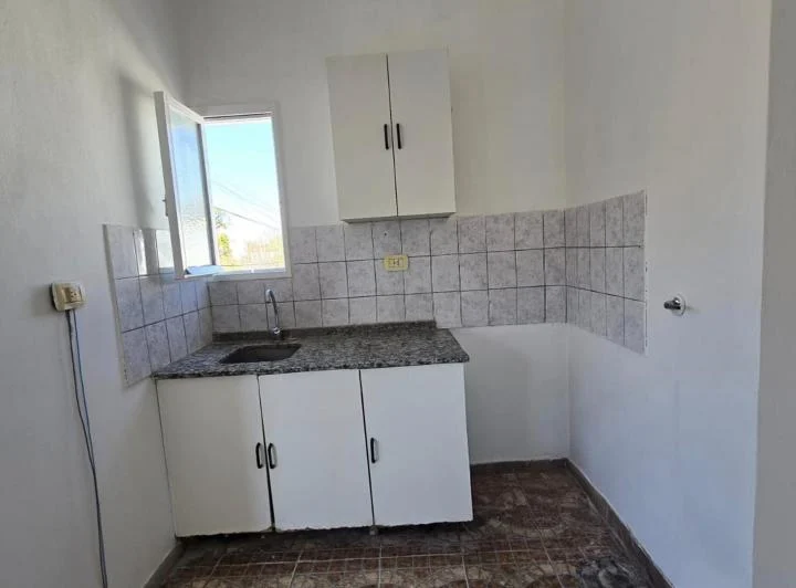 Alquiler departamento 2 ambientes primer piso Ituzaingó 1