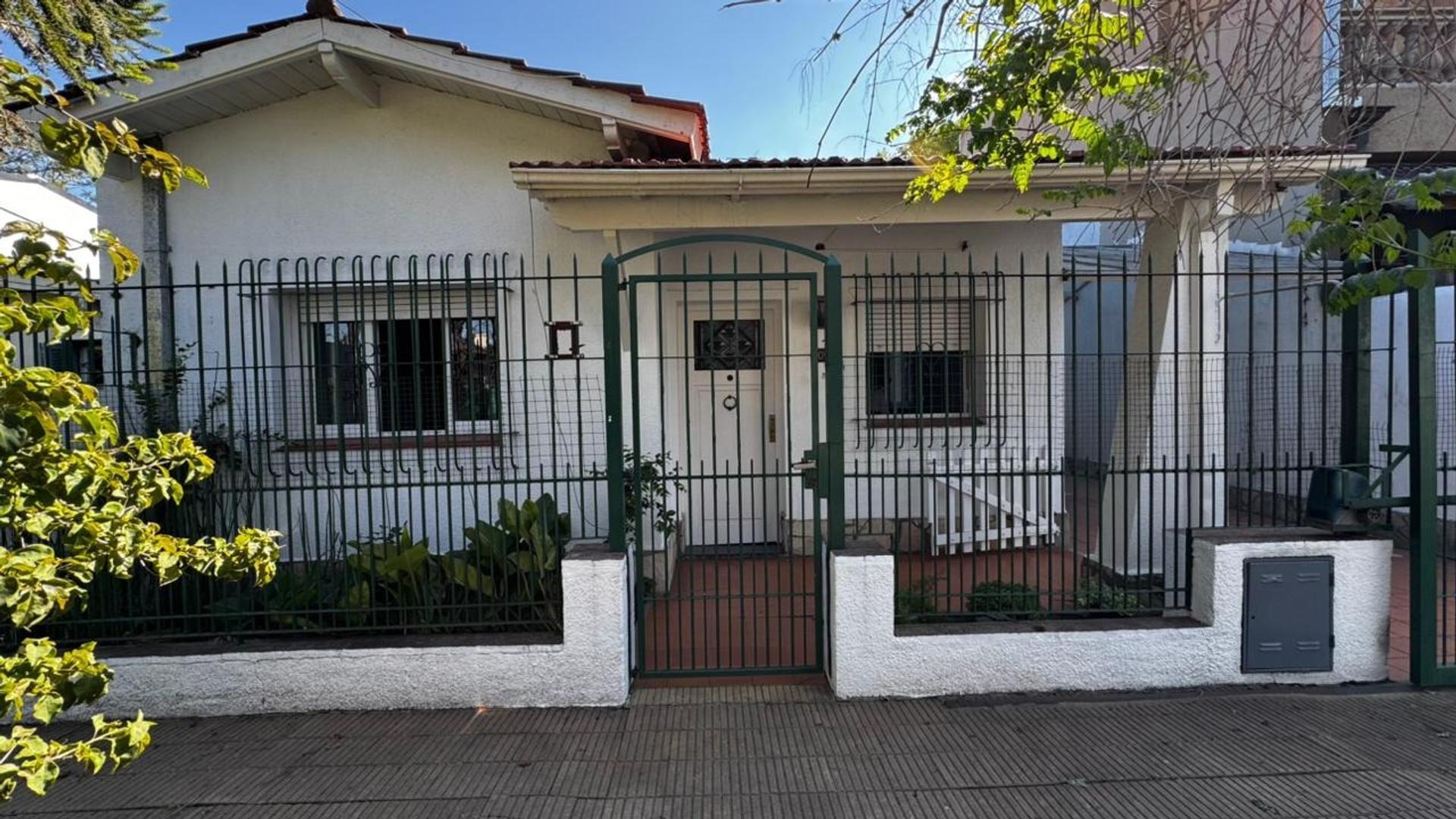 Casa tres ambientes en venta en Ituzaingó Norte