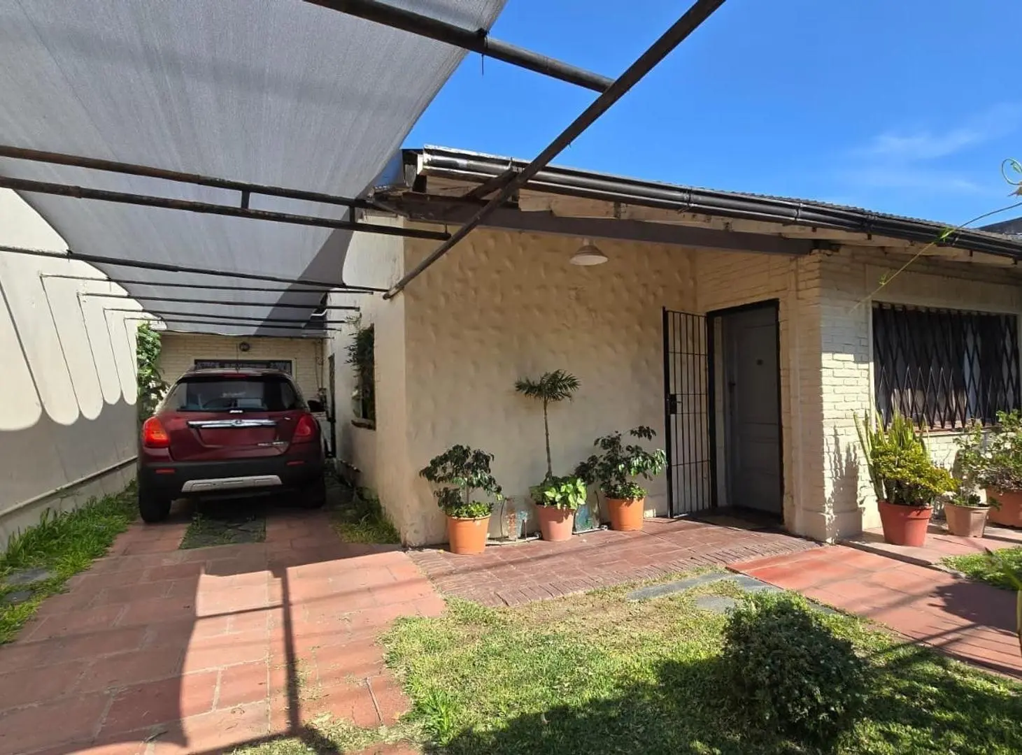 Casa multifamiliar tres dormitorios parque venta  Ituzaingo 2