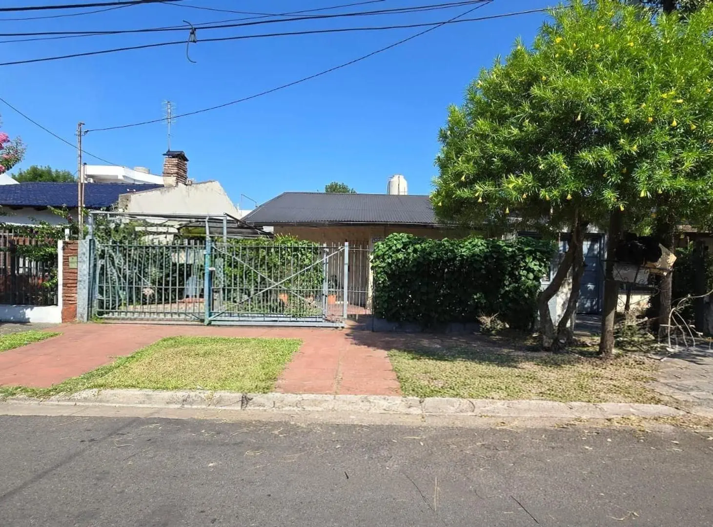 Casa multifamiliar tres dormitorios parque venta  Ituzaingo 4