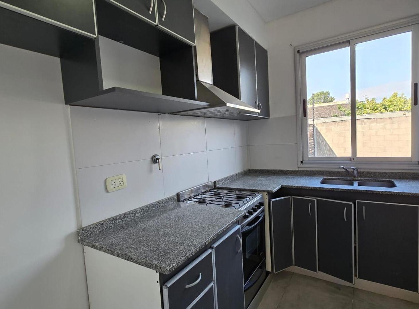 Foto de Dúplex 3 ambientes ituzaingó Norte alquiler fondo cochera, imagen 1