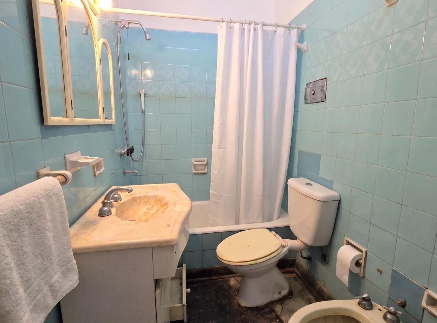 Foto de Venta casa ph haedo a refaccionar dos habitaciones cochera, imagen 4