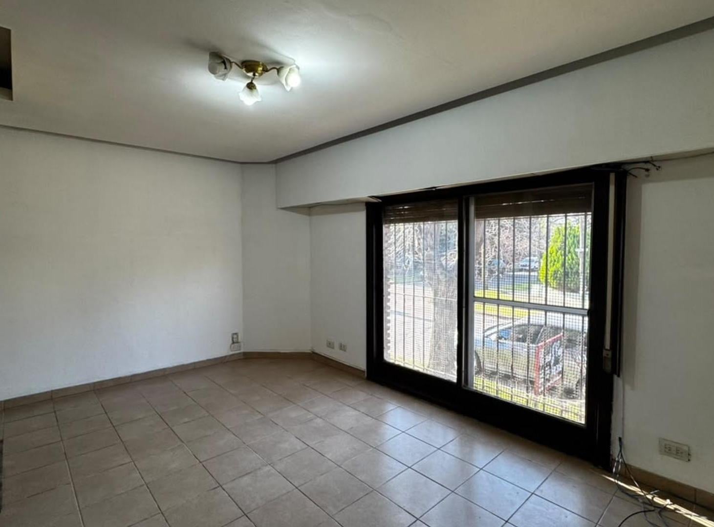 Foto de Casa PH venta de 4 ambientes con patio en castelar norte, imagen 1