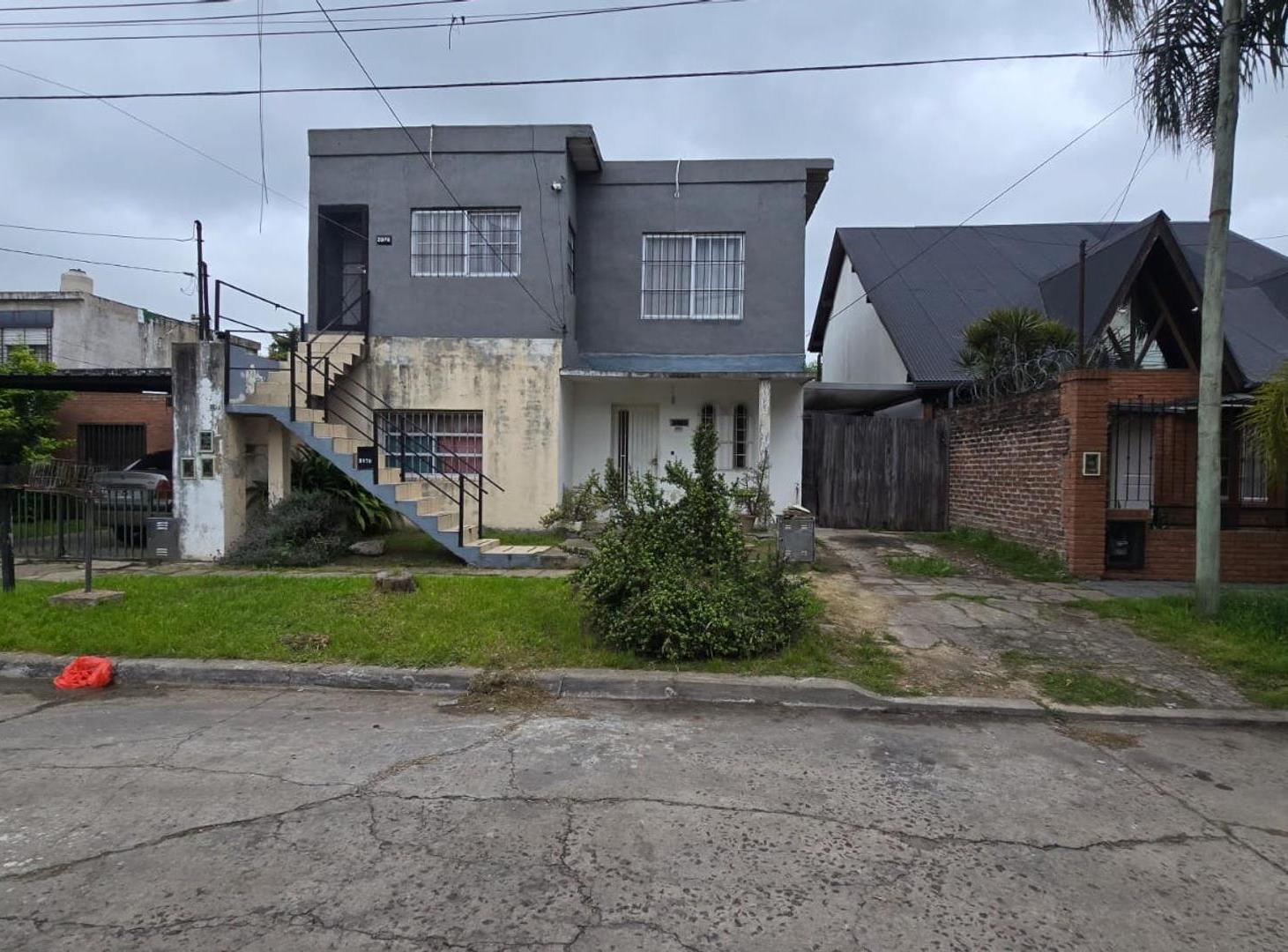 Foto de Casa PH venta 3 ambientes parque cochera Ituzaingo, imagen 2