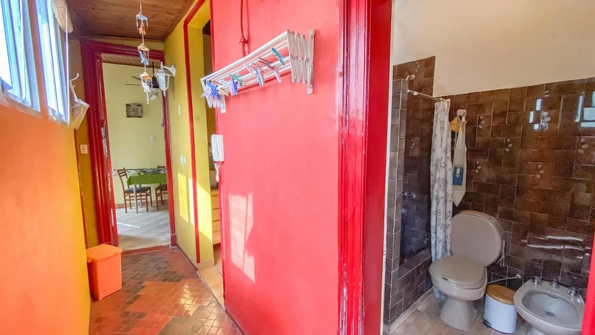¡Encantador PH Centenario con Potencial Turístico en El Corazón de San Telmo! 2