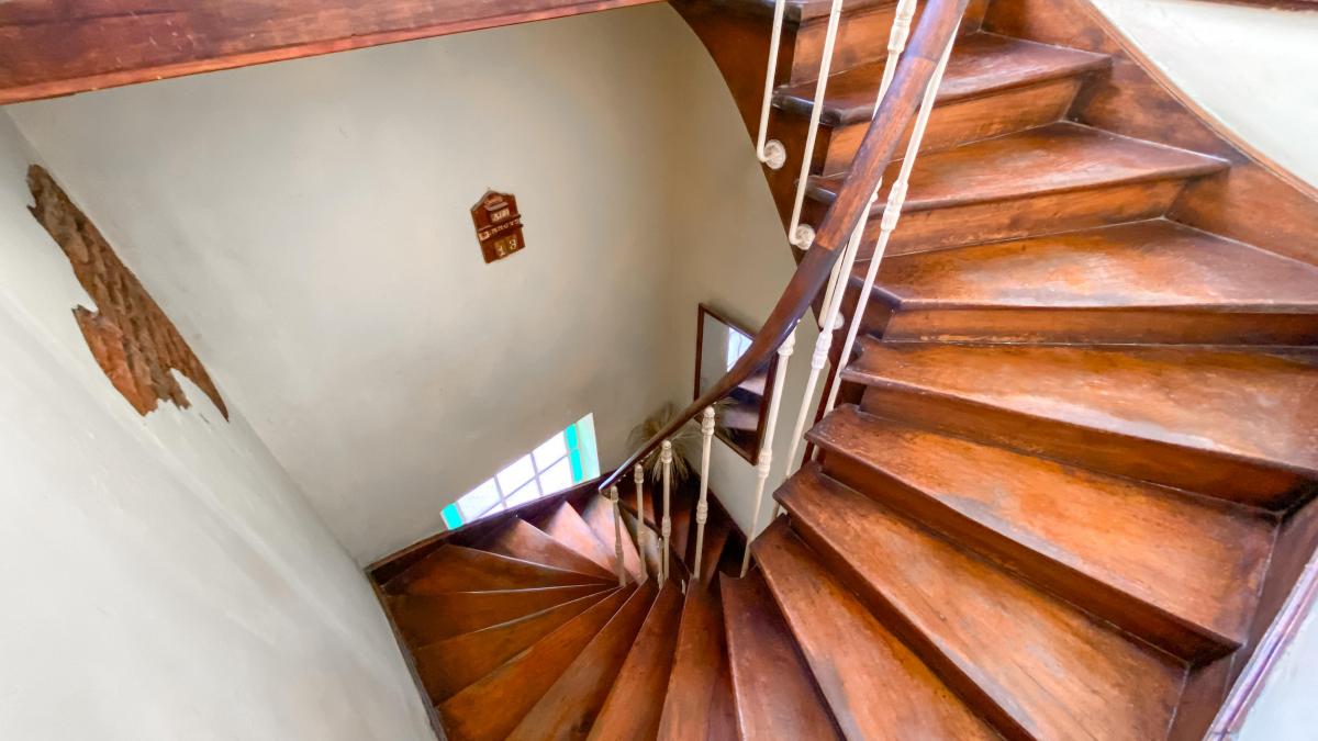 ¡Oportunidad! PH Histórico de Dos Pisos en Zona Única. 3