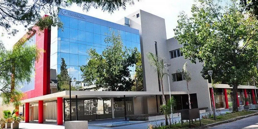 Vendemos Cochera en Edificio Platinum, B° Las Rosas 5