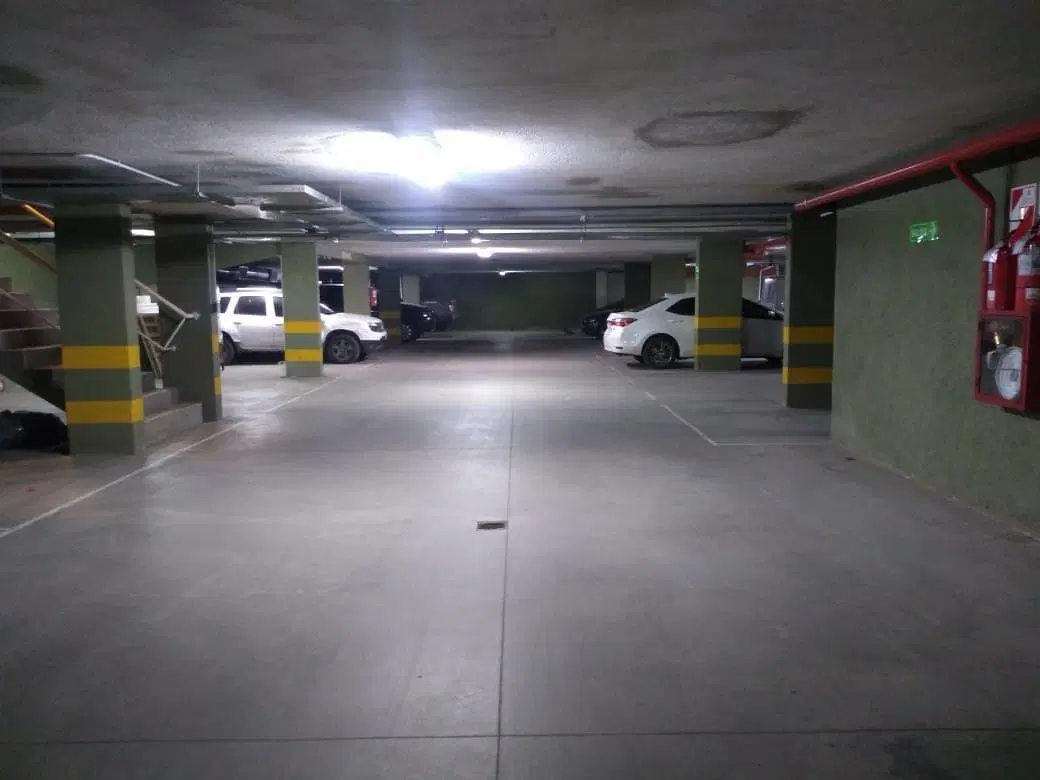 Vendemos Cochera en Edificio Platinum, B° Las Rosas 3