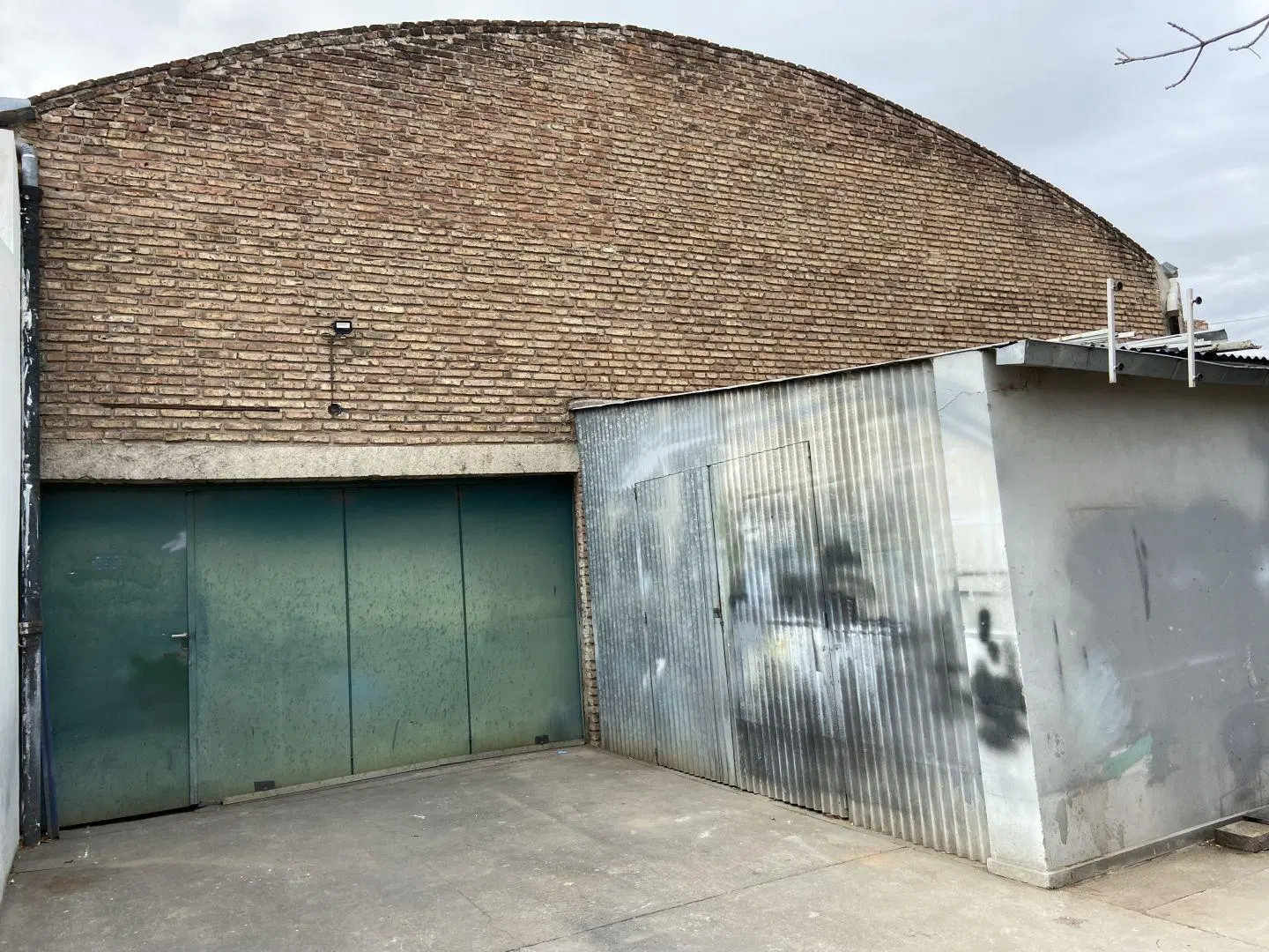 Galpón . | Hugo Miatello al 4000 3