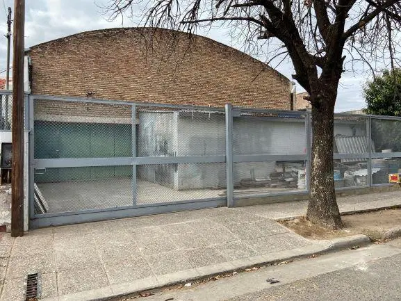 Galpón . | Hugo Miatello al 4000 2